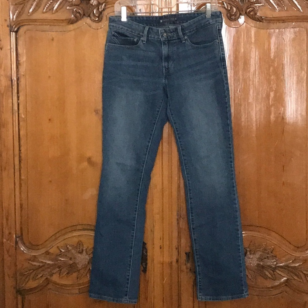 Levi Demi Curve Medium Ruse Straight Leg Jean